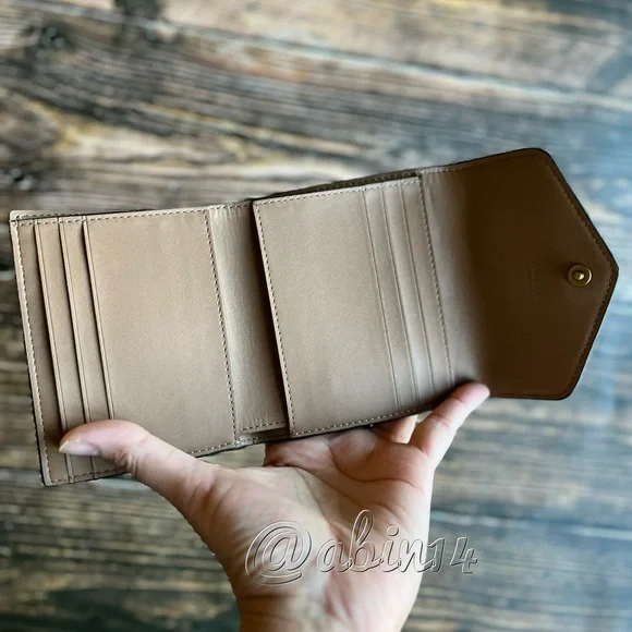 NWT Coach Wyn Leather Wallet with Floral Print - Picture 2 of 4